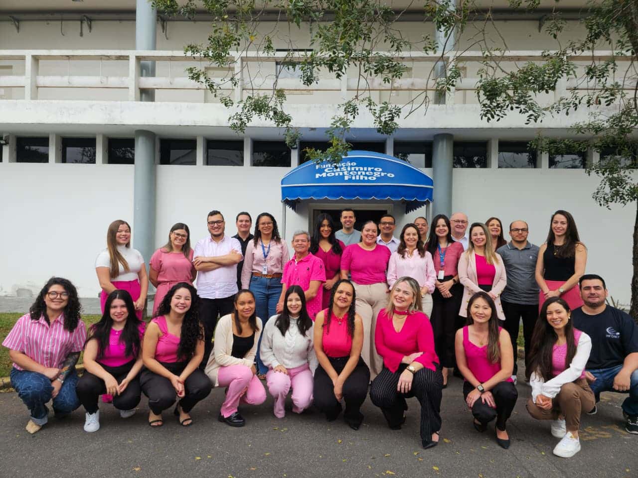 FOTO EQUIPE OUTUBRO ROSA